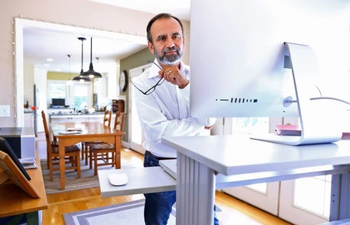 Ergonomic Benefits of Standing Desks - FluidStance