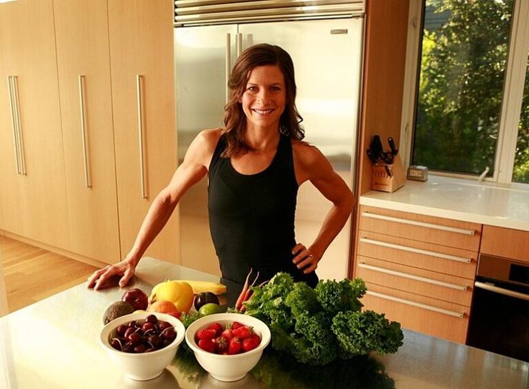 What Moves You: Nell Stephenson Turns Mindful Eating into an Art - FluidStance