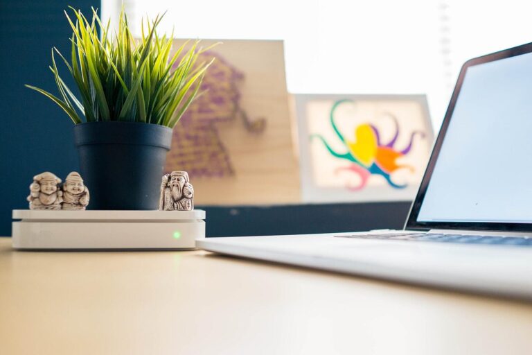5 Benefits of Adding Green to Your Office - FluidStance