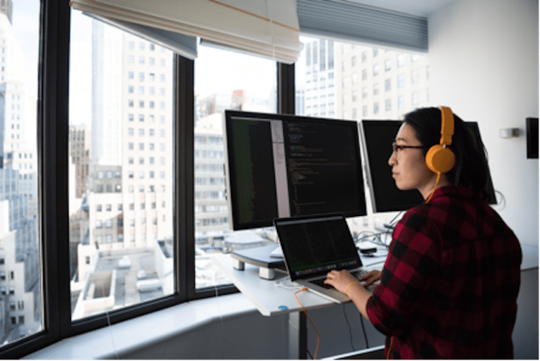 6 Ways Employees Benefit from Standing at Work