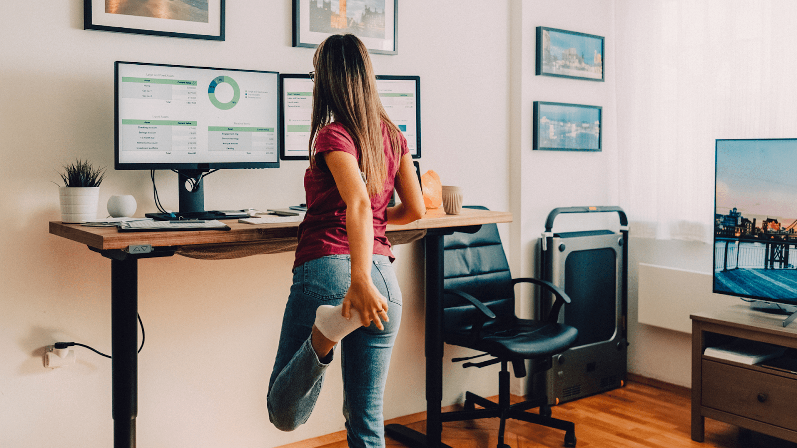 How Long Should You Stand At A Standing Desk? The Ideal Balance - FluidStance