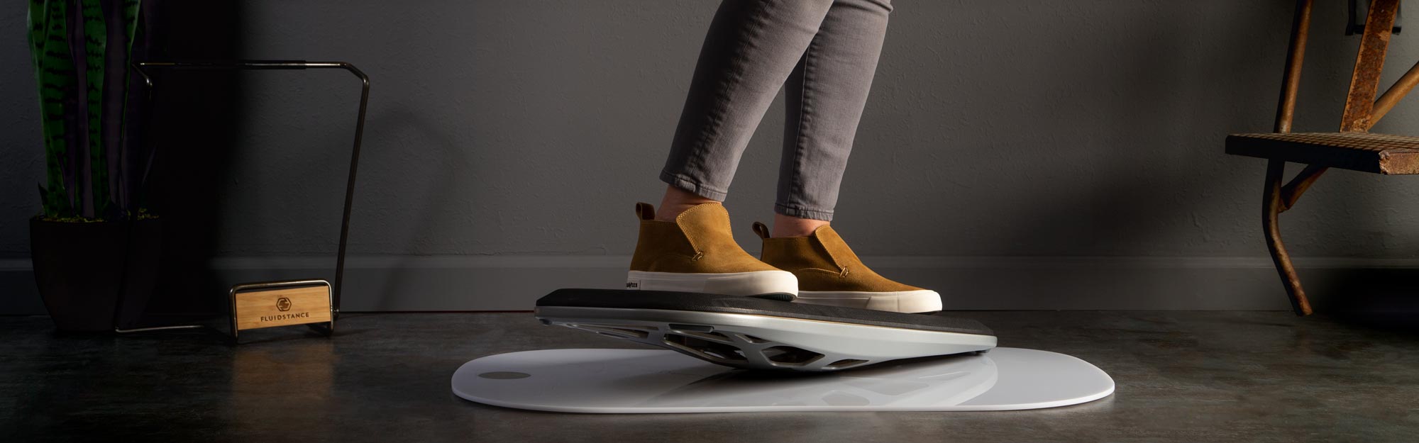 https://fluidstance.com/cdn/shop/files/balance_boards_by_fluidstance_v1_2000x.jpg?v=1692819761